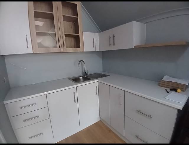 1 BEDROOM STUDIO APARTMENT TO LET IN HILLDENE